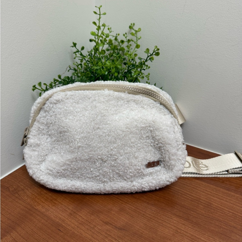 LOLE FLEECE CROSSBODY BELT BAG color Ivory NWOT GREAT GIFT IDEA
